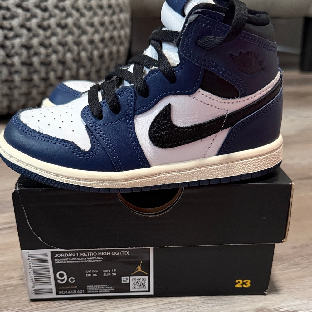 Jordan 1 Kids Retro High OG Sneakers - Navy and White
